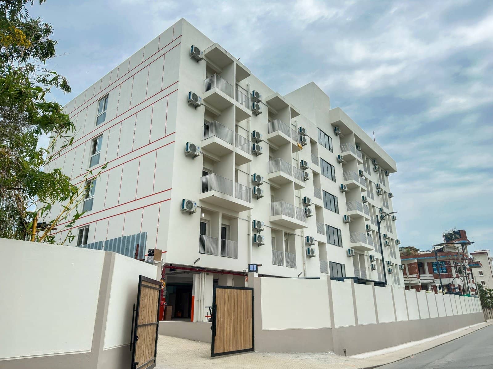 Truliv Sofia, Siruseri